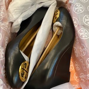 Tory Burch Chelsea Wedge. NIB. Black. Never taken out of box.